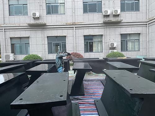 橡膠護(hù)舷噴涂聚脲